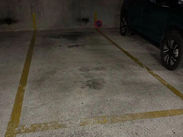 Parking en sous-sol sécurisé - La Garenne-Colombes - T2 Charlebourg / La Défense - 100
