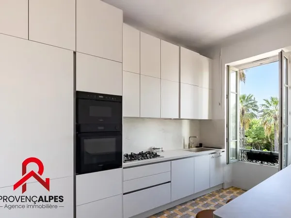 NICE - LIBERATION : MAGNIFIQUE APPARTEMENT DE 4 PIECES !