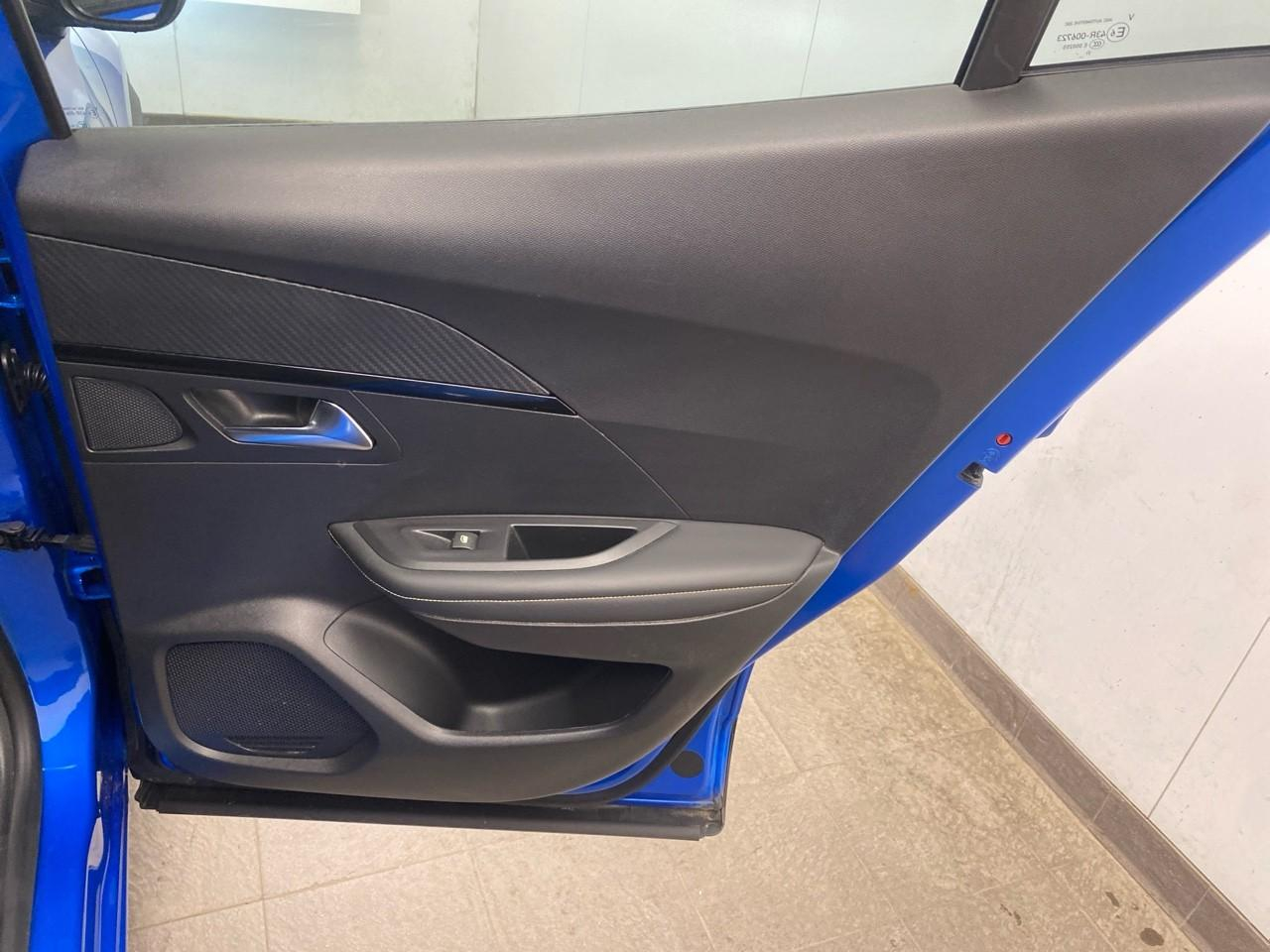 Peugeot 2008 puretech 130 s&s eat8 gt — photo 24
