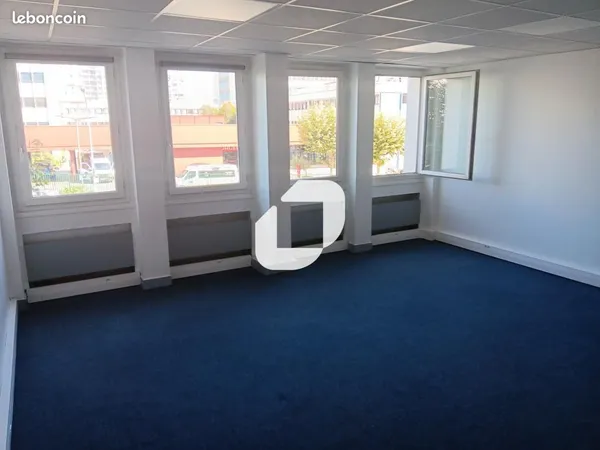 Bureau 97 m²