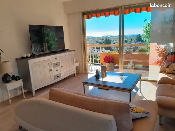 Appartement . 3 pièces 77m². Vue mer