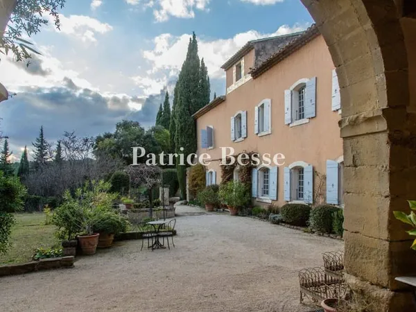 Mas provençal 17 pièces 500 m²