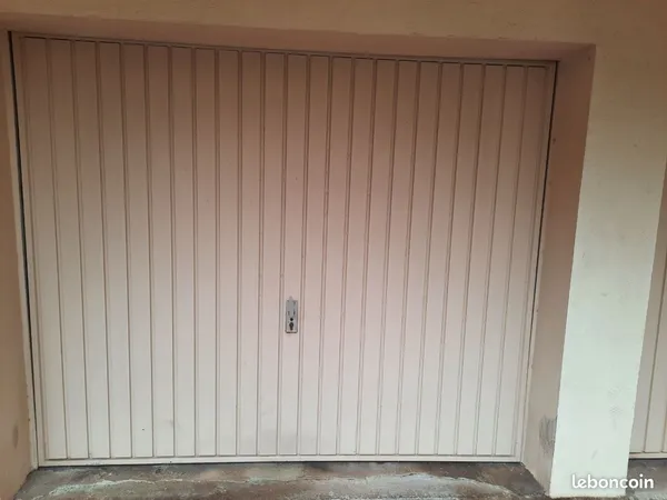 Loue garage 14 m2