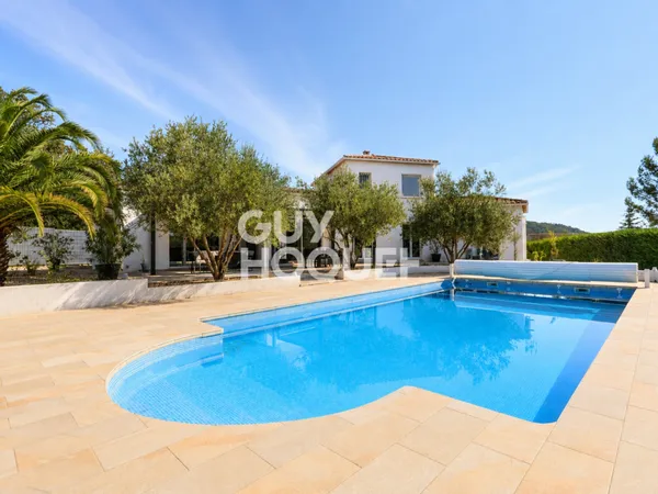 VILLA D'EXCEPTION AVEC PISCINE ET VUE PANORAMIQUE - SECTEUR PIC SAINT-LOUP