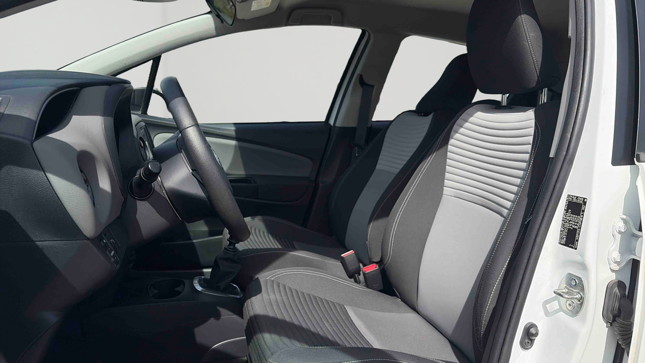 Toyota Yaris 110 VVT-i — photo 11