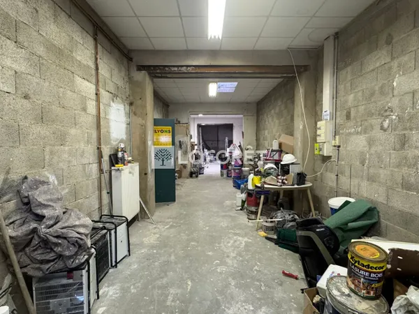 Local commercial 7 pièces 186 m²