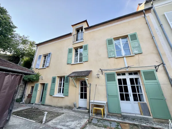 Maison atypique de caractère, 190 m² sur trois niveaux, ascens