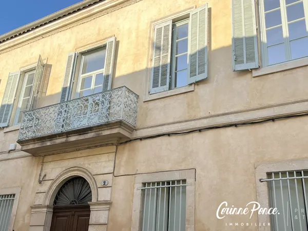 Nimes Centre Quartier Revolution Immeuble Bourgeois Avec Cour Comprenant 4 Appartements Et Caves Pro