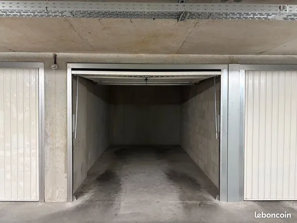 Garage à louer -Lyon 8 / Villon - Berthelot