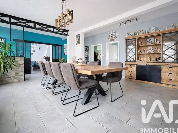 Maison 8 pièces 220 m²