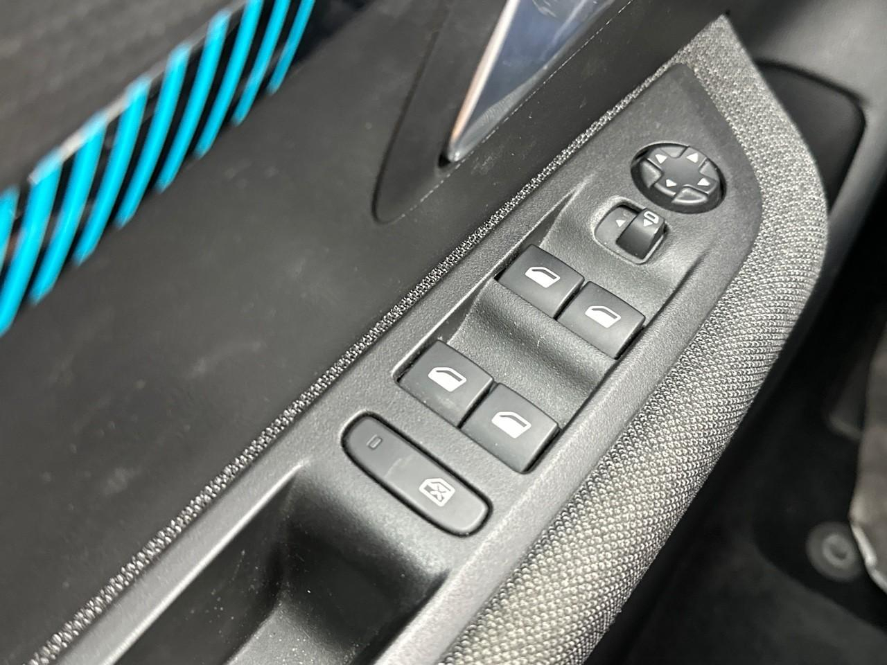 Peugeot 208 electrique 50 kwh 136ch style — photo 15