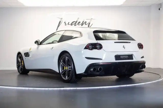 Ferrari Gtc4Lusso gtc4 lusso v12 6.0 690ch — photo 31