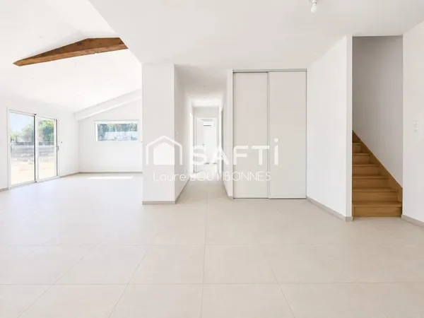 Maison de ville rénovée avec extérieur