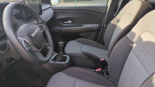 Dacia Jogger 1.0 ECO-G 100 - Extreme – 2024 – 57446 km – Bicarburation essence GPL – Boîte Manuelle — photo 11