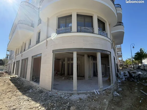 Local 90 m² Le Plessis-Trévise