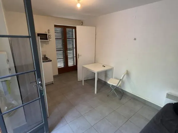 Studio 1 pièce 13 m²