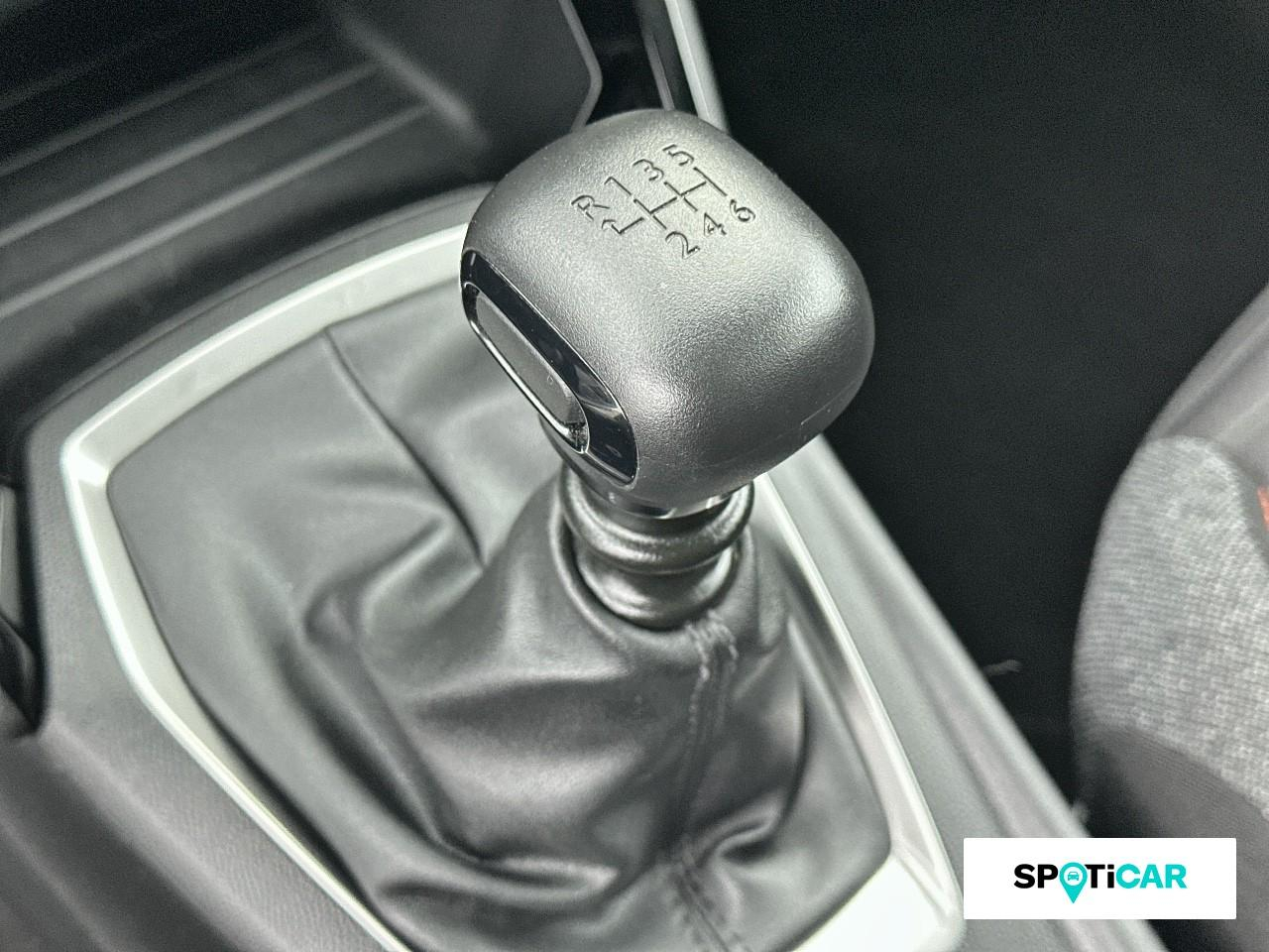 Peugeot 2008 1.2 puretech 100ch s&s active pack — photo 14