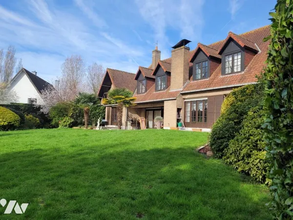 Maison 8 pièces 263 m²