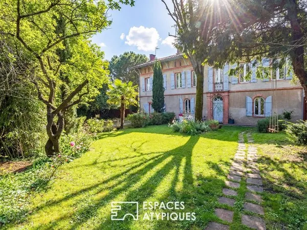 Toulousaine avec son parc arboré et piscine proche de la Côte Pavée et Balma