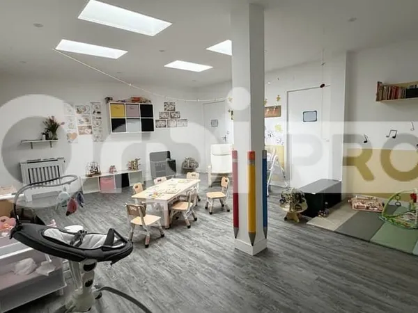 Bureaux 1 pièce 73 m²