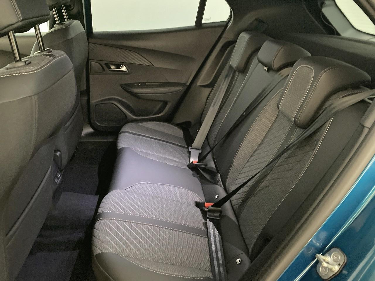Peugeot 2008 hybrid 145 ch e-dcs6 allure — photo 10