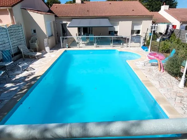 Maison plein pied de 96m2 de 3 chambres avec piscine