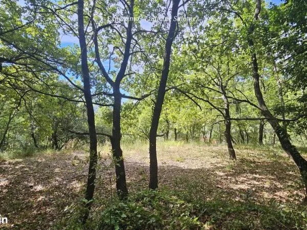 Terrain 2800 m² Montferrat