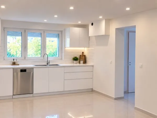 Maison 4pieces,garage, jardin,centre ville vals
