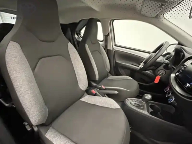 Toyota Aygo 1.0 s-cvt 72 dynamic — photo 14