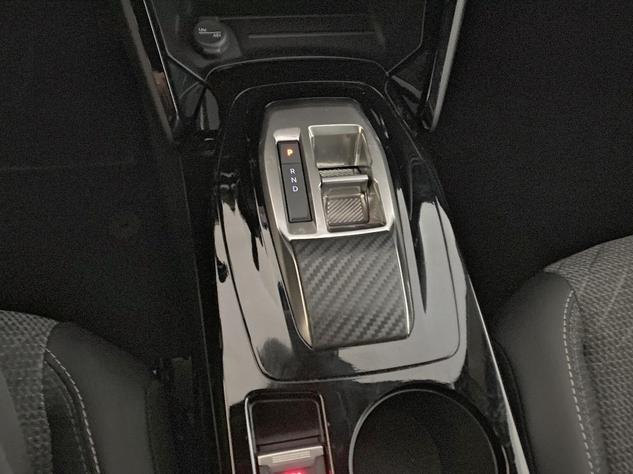 Peugeot 2008 hybrid 145 ch e-dcs6 allure — photo 17