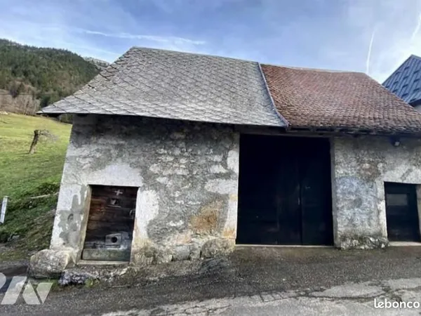 Local Divers 70 m² ST PIERRE D ENTREMONT