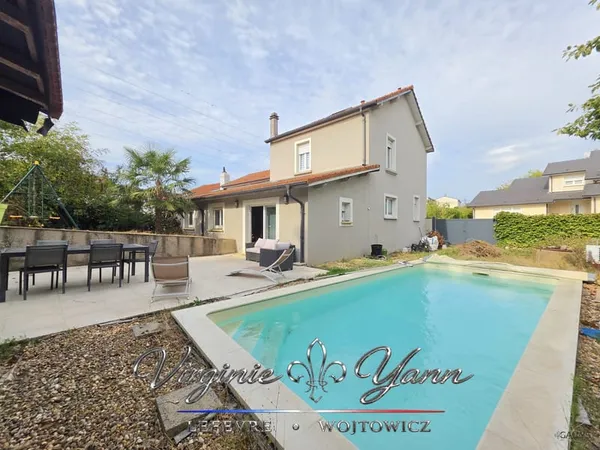 BOUSSE - Maison familiale avec piscine, jardin, garage et gran