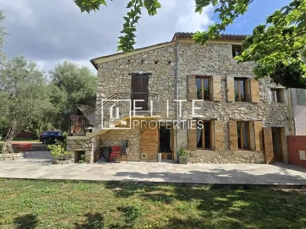 Maison 7 pièces 233 m²