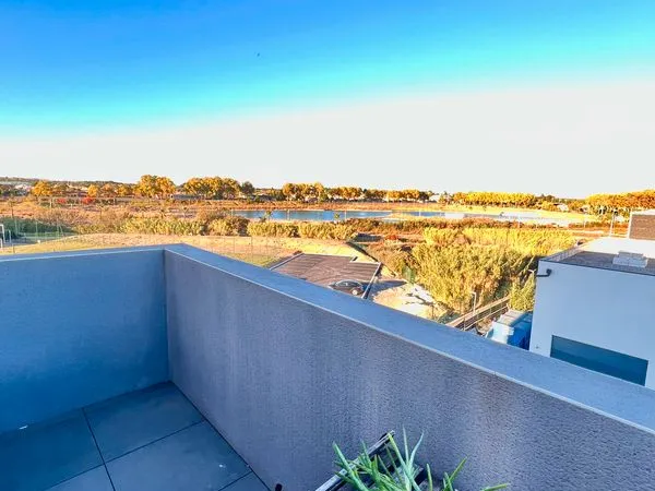 Beau t3 meuble a l annee terrasse clim baillargues