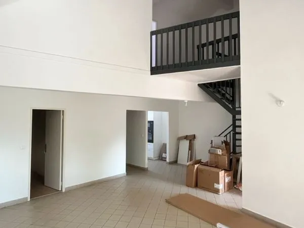 Appartement T4 rénové 95 m² - Parking privé - Saint-Louis