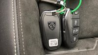 Peugeot 5008 Hybrid 145ch GT e-DCS6 — photo 16