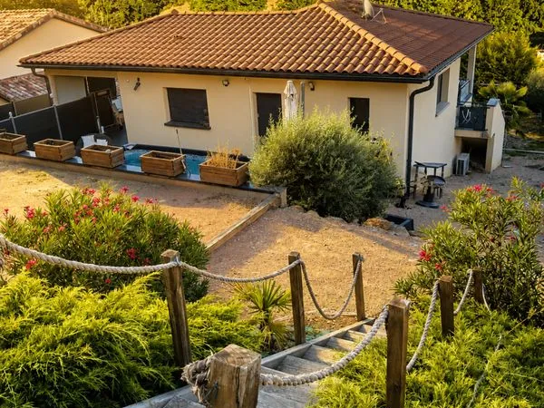 Maison récente 2017 - 152 m² - 1 617 m² de terrain - suite parentale - garage