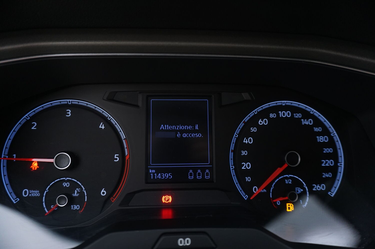 Volkswagen T-Roc — photo 13