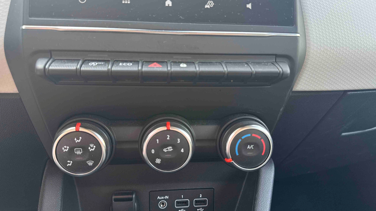 Renault Clio TCe 90 — photo 17