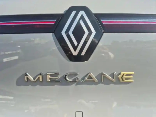 Renault Megane e-tech electric ev60 220ch iconic optimum charge -b — photo 8