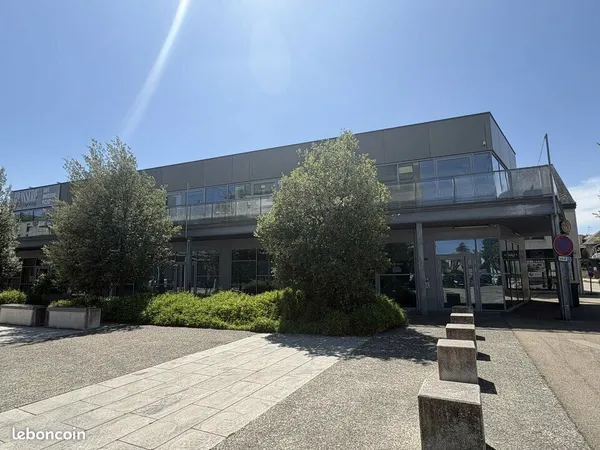 Bureaux 100 m² BRUZ