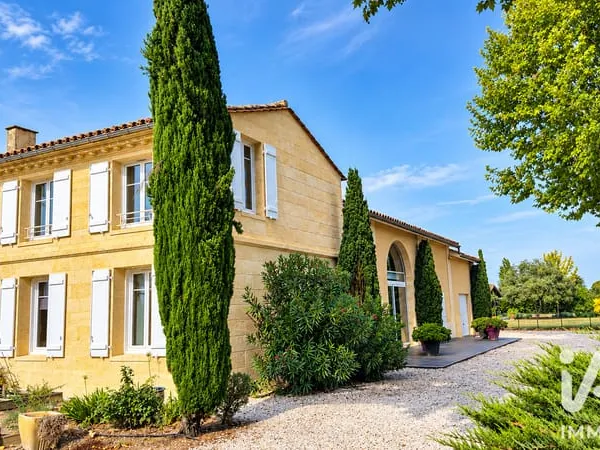 Maison 9 pièces 254 m²