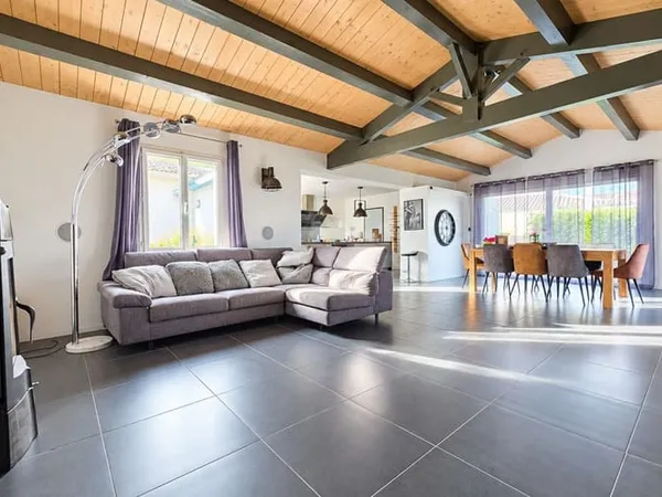 Maison 5 pièces 219 m²