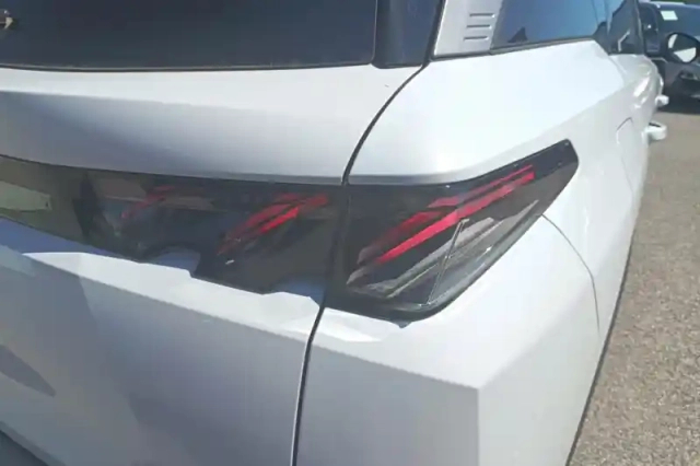 Peugeot 5008 hybrid 145 ch e-dcs6 — photo 33