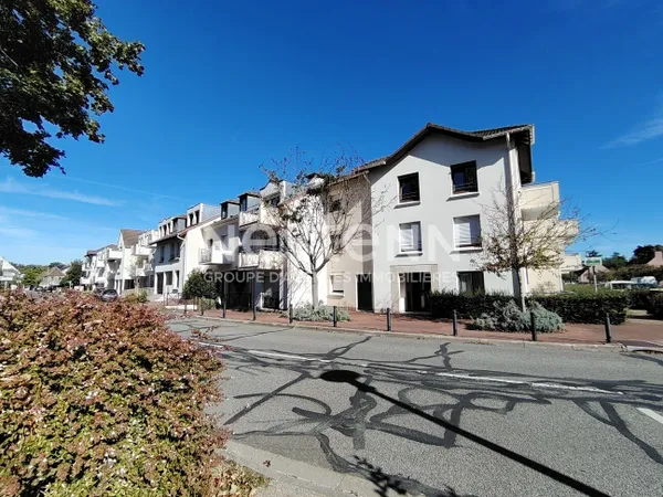 A VENDRE MONTIGNY LE BX LE VILLAGE 2 PIECES EN ETAGE 48,17M² AVEC BALCON, CAVE ET PARK. S/SOL