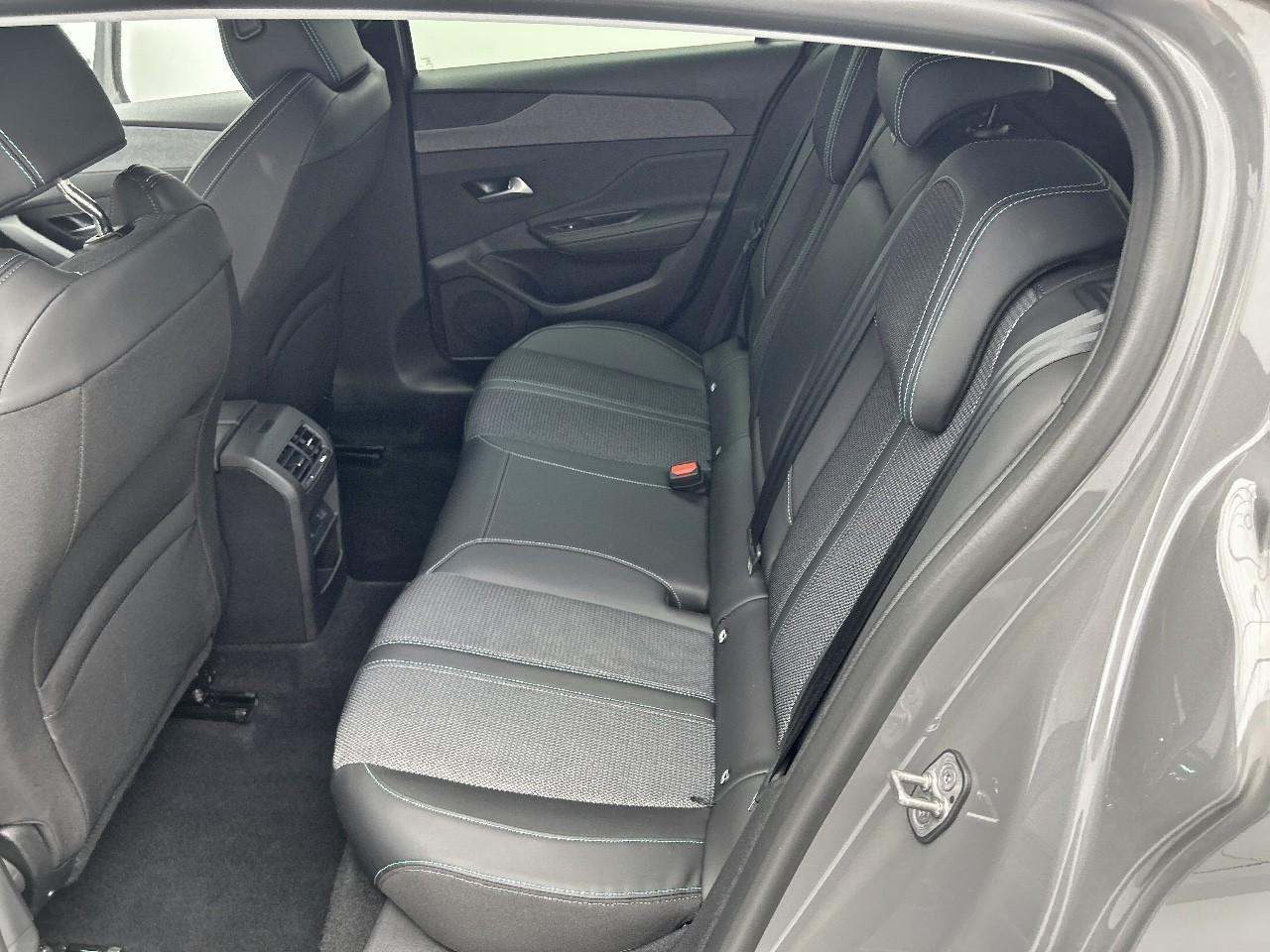 Peugeot 308 puretech 130ch s&s eat8 allure — photo 13