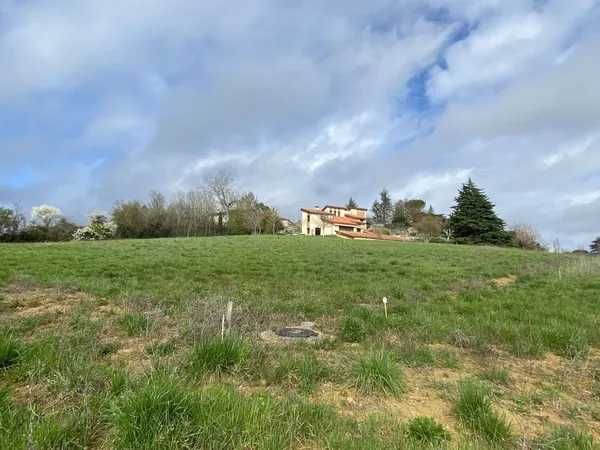 TERRAIN À BÂTIR 1357 m²