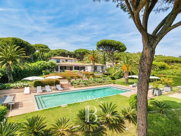 GRIMAUD - VILLA D'EXCEPTION AVEC MAISON DE GARDIEN - VUE MER SUR SAINT-TROPEZ
