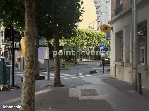 Service immobilier 38 m²