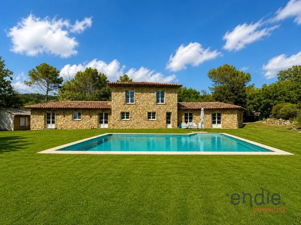 Maison 8 pièces 303 m²